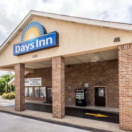 Days Inn By Wyndham Nashville N Opryland/Grand Ole Opry Екстериор снимка