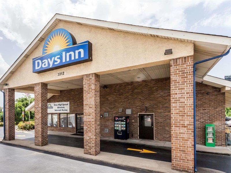 Days Inn By Wyndham Nashville N Opryland/Grand Ole Opry Екстериор снимка