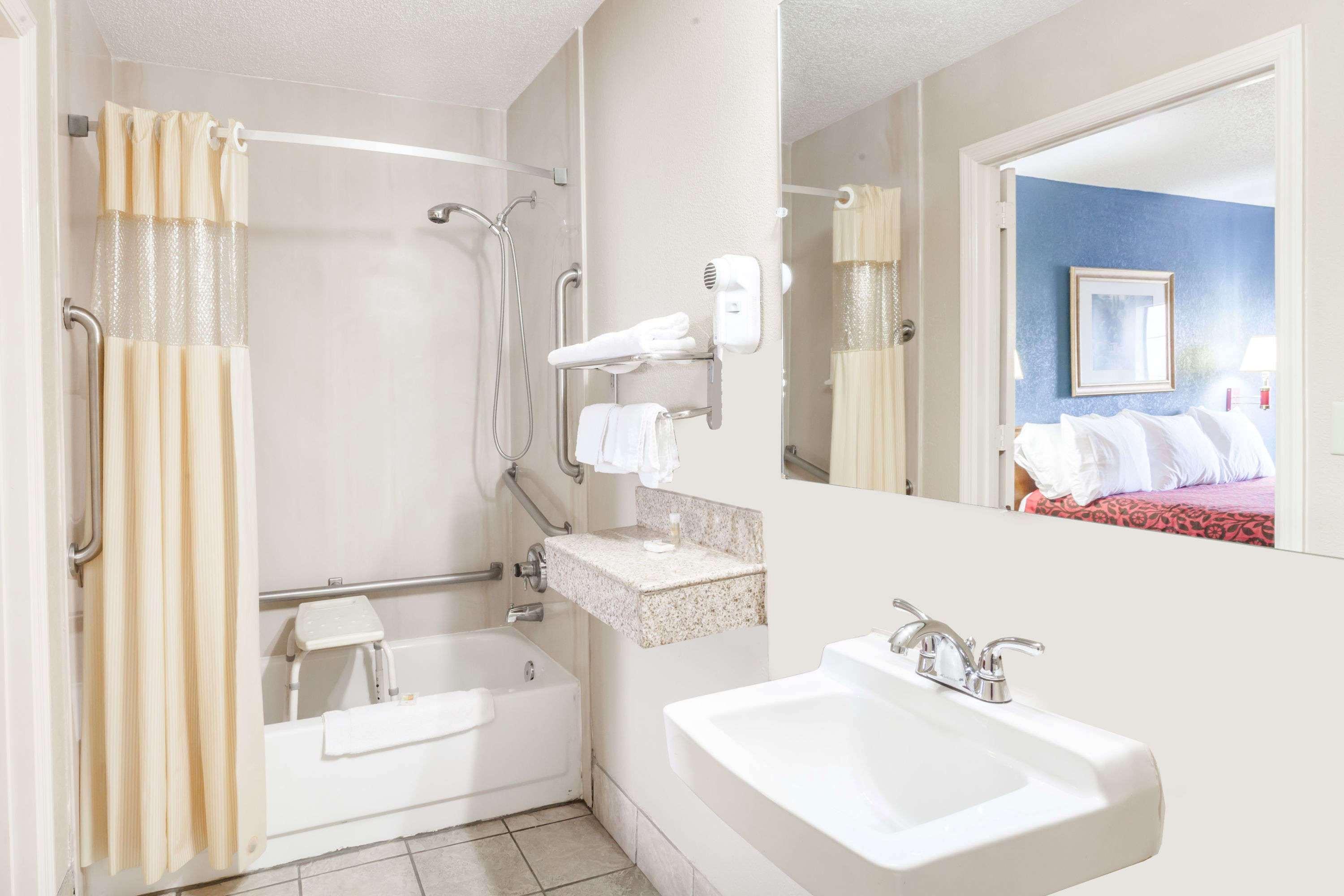 Days Inn By Wyndham Nashville N Opryland/Grand Ole Opry Екстериор снимка