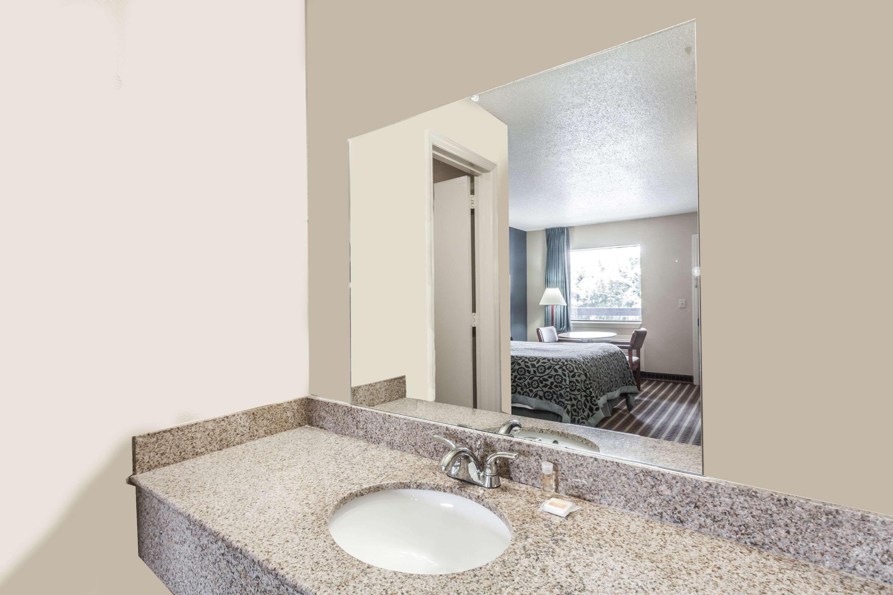 Days Inn By Wyndham Nashville N Opryland/Grand Ole Opry Екстериор снимка